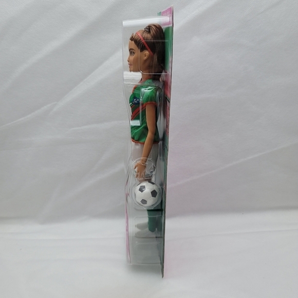 Barbie Soccer Doll, Brunette, #16 (11.5") - Picture 3 of 5